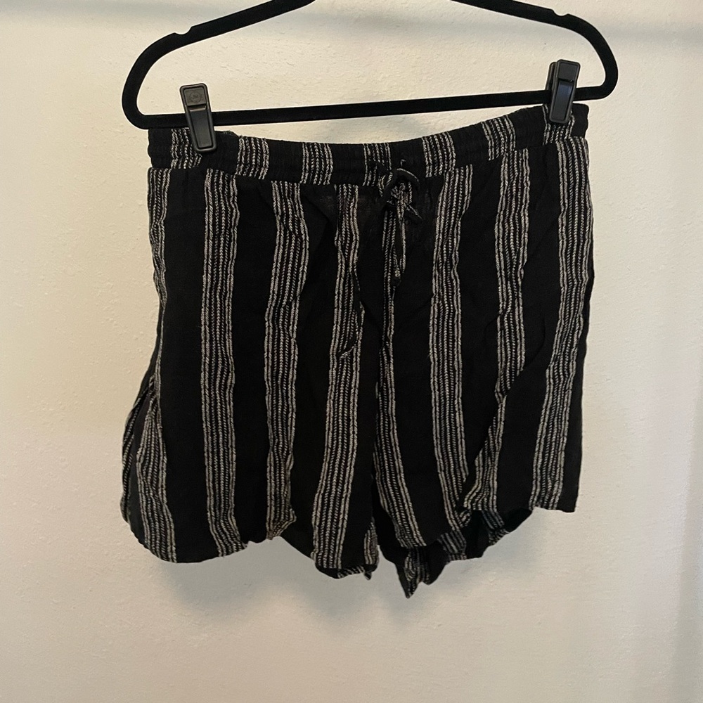 Universal Thread Linen Blend short